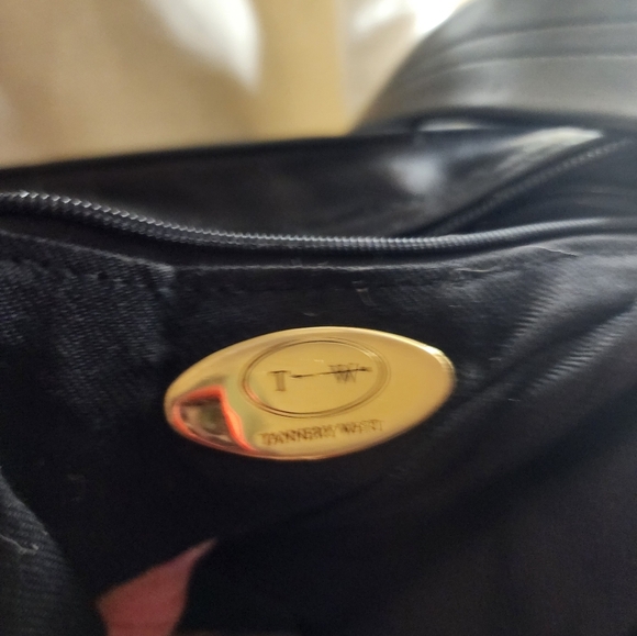 Tannery West soft leather crossbody - Picture 14 of 14